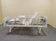 سرير المستشفى اليدوي البلاستيكي بالرش الصلب مع اثنين من السواعد للمستشفى الأبيض