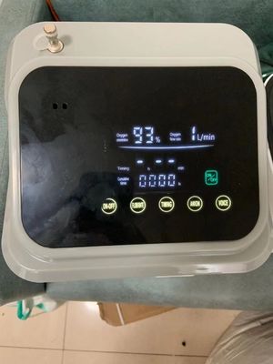مكثف الأوكسجين المنزلي 1L 7L 93 ٪ آلة الأوكسجين للمنزل